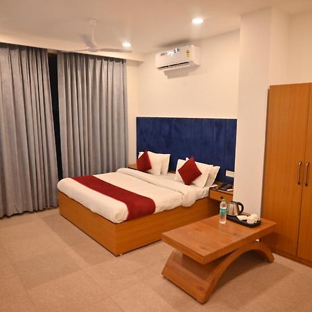 Hotel Lake View จัณฑีครห์ ภายนอก รูปภาพ
