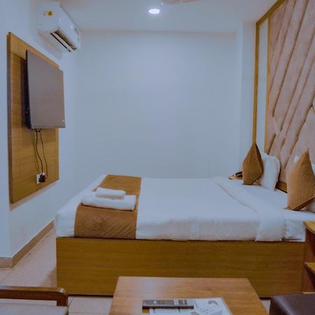 Hotel Lake View จัณฑีครห์ ภายนอก รูปภาพ