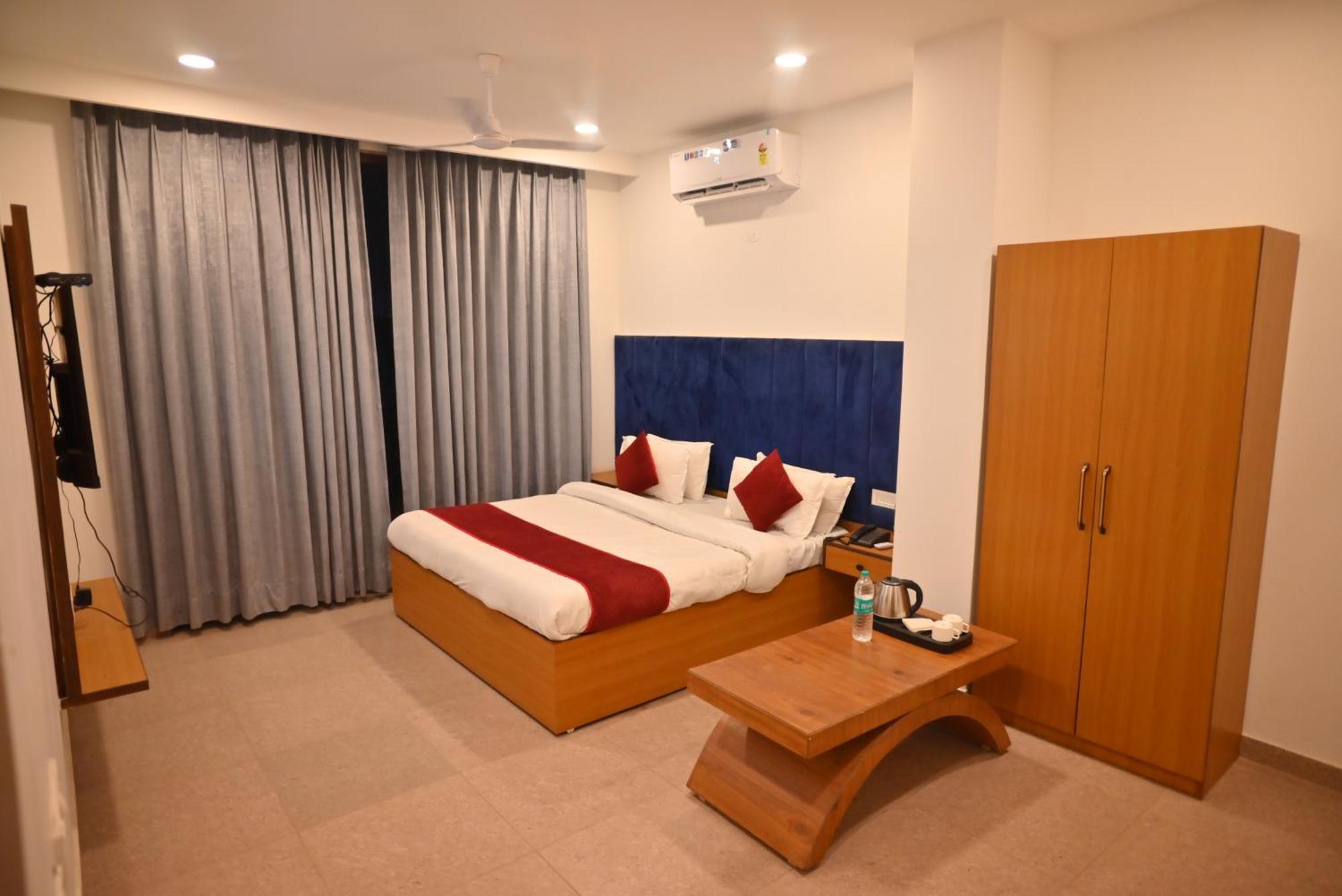 Hotel Lake View จัณฑีครห์ ภายนอก รูปภาพ