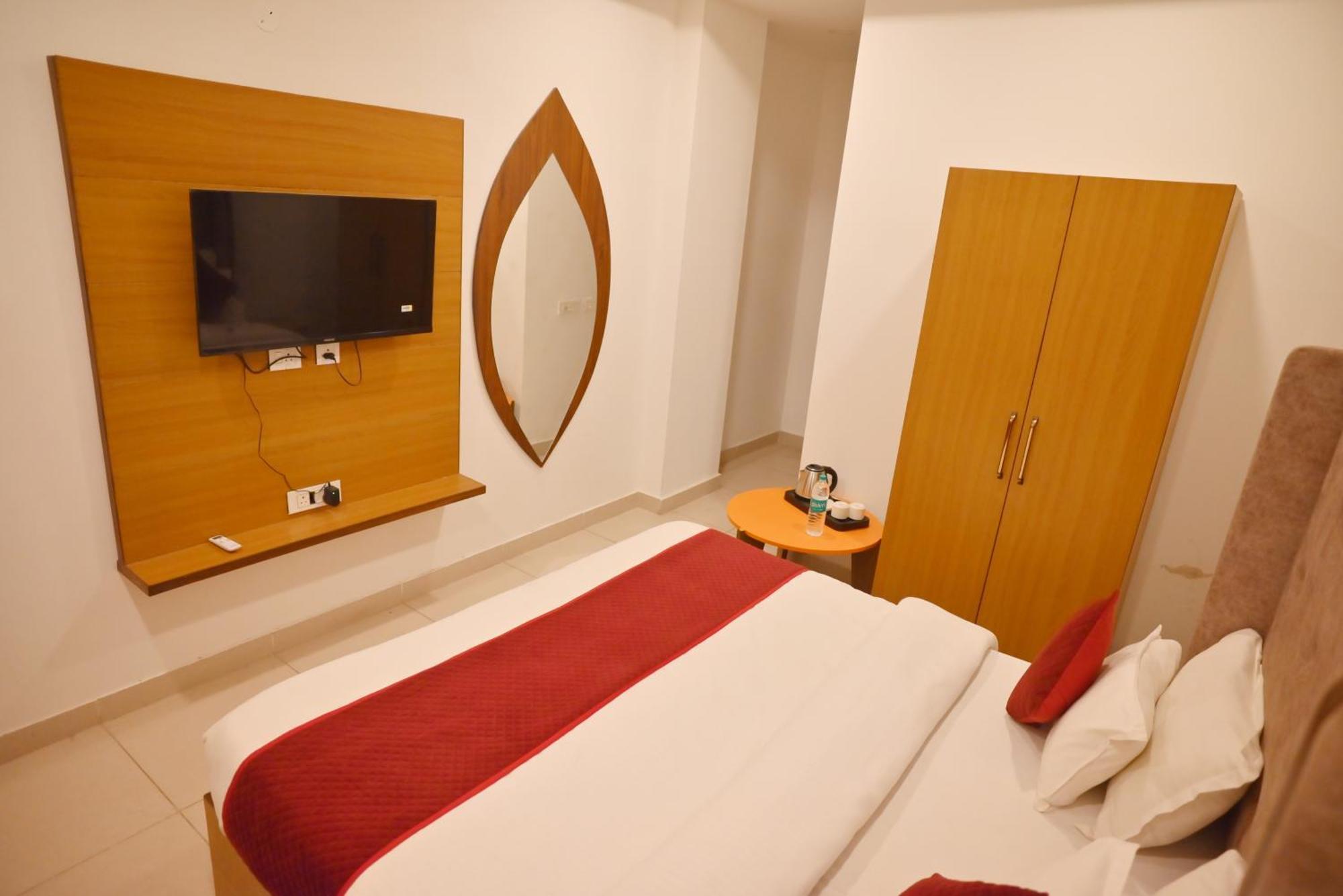 Hotel Lake View จัณฑีครห์ ภายนอก รูปภาพ