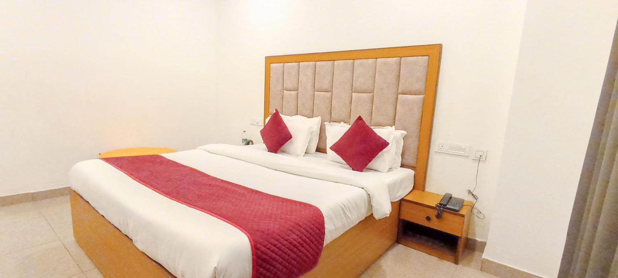 Hotel Lake View จัณฑีครห์ ภายนอก รูปภาพ