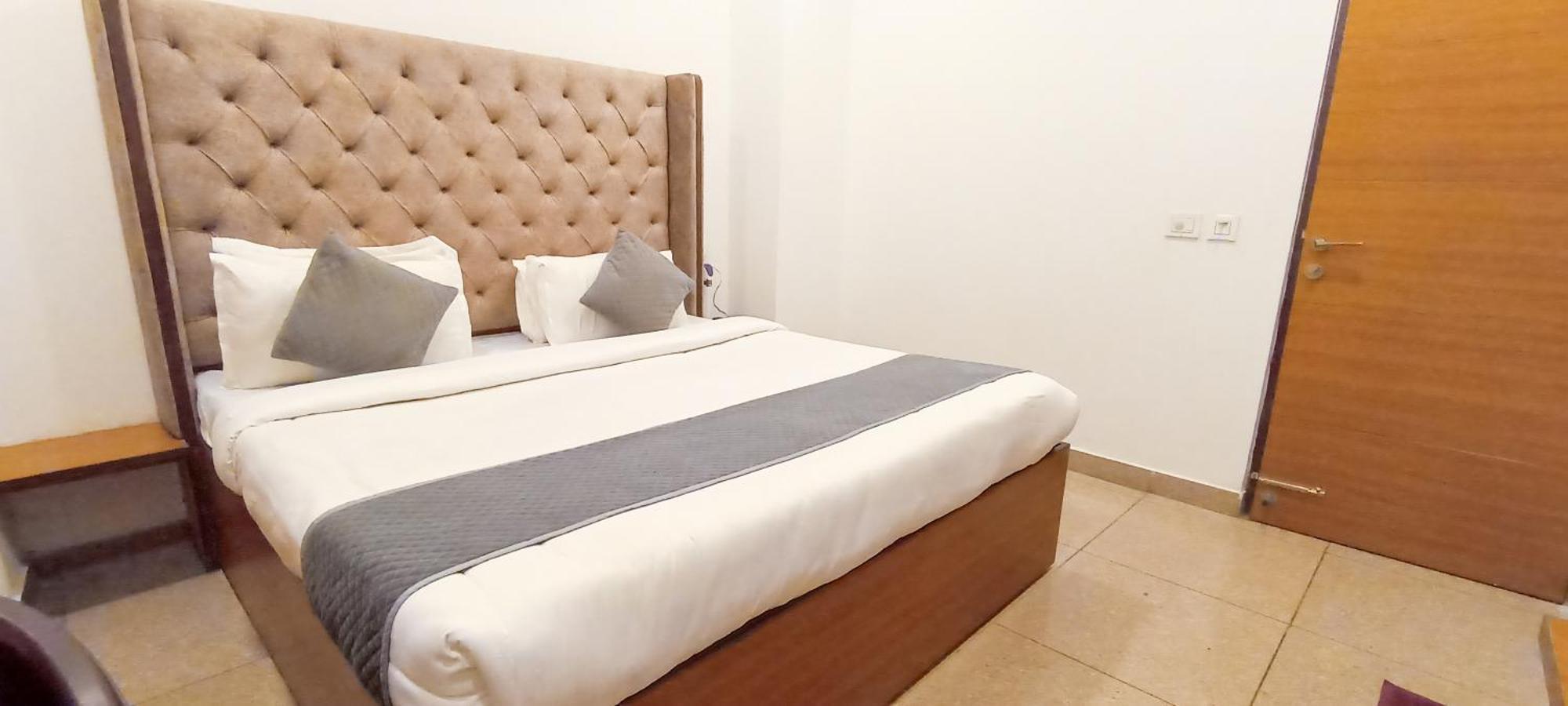 Hotel Lake View จัณฑีครห์ ภายนอก รูปภาพ