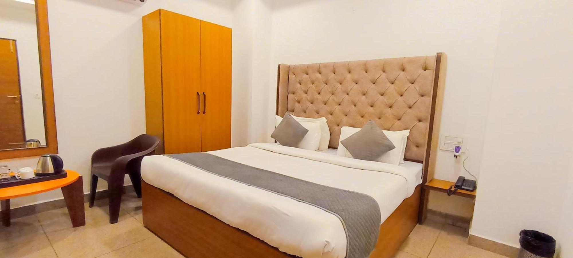 Hotel Lake View จัณฑีครห์ ภายนอก รูปภาพ