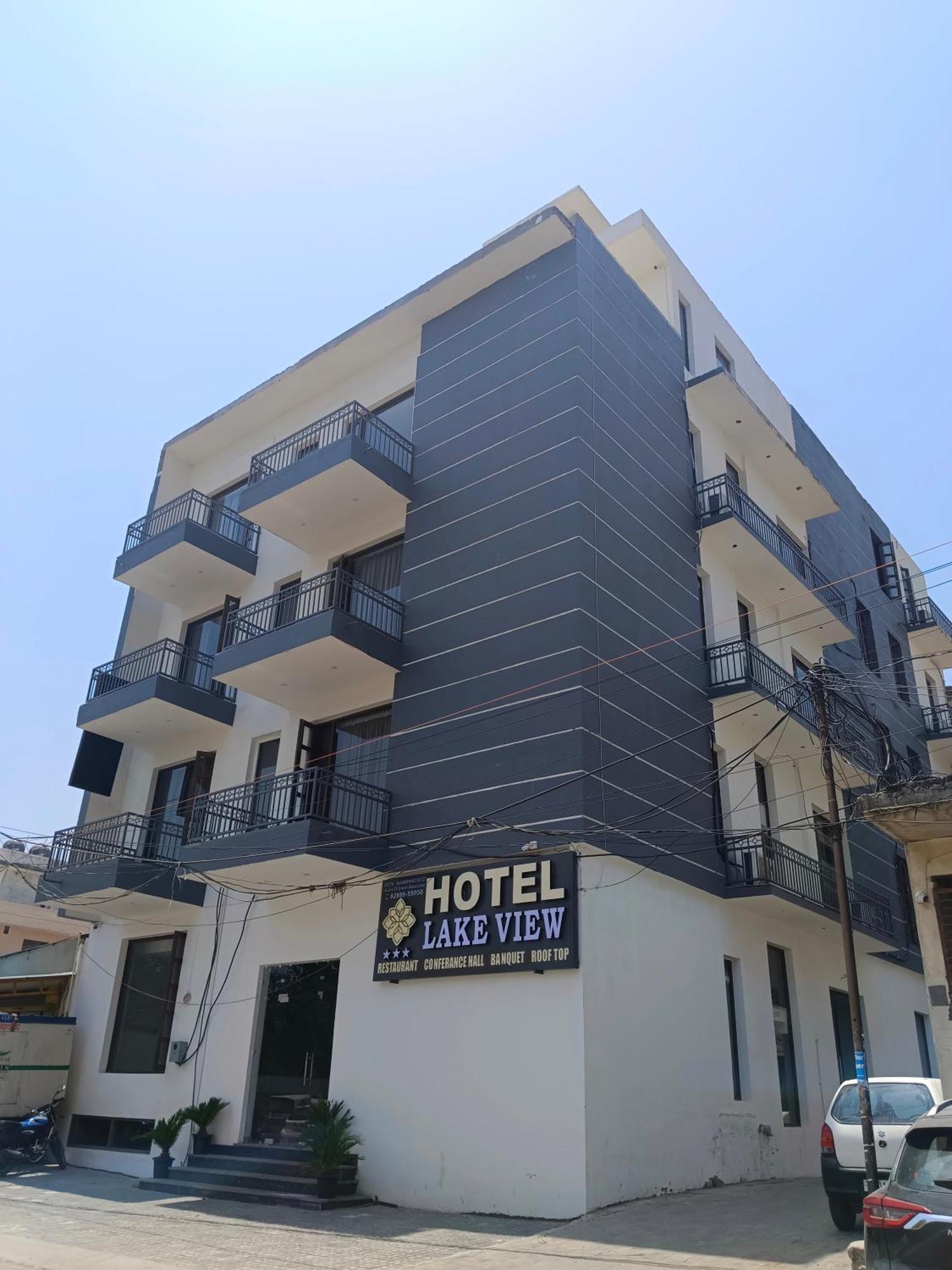 Hotel Lake View จัณฑีครห์ ภายนอก รูปภาพ