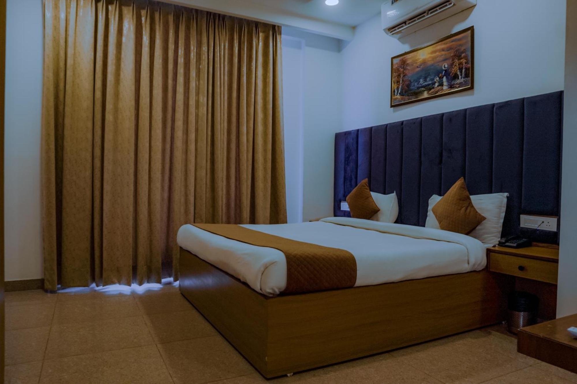 Hotel Lake View จัณฑีครห์ ภายนอก รูปภาพ