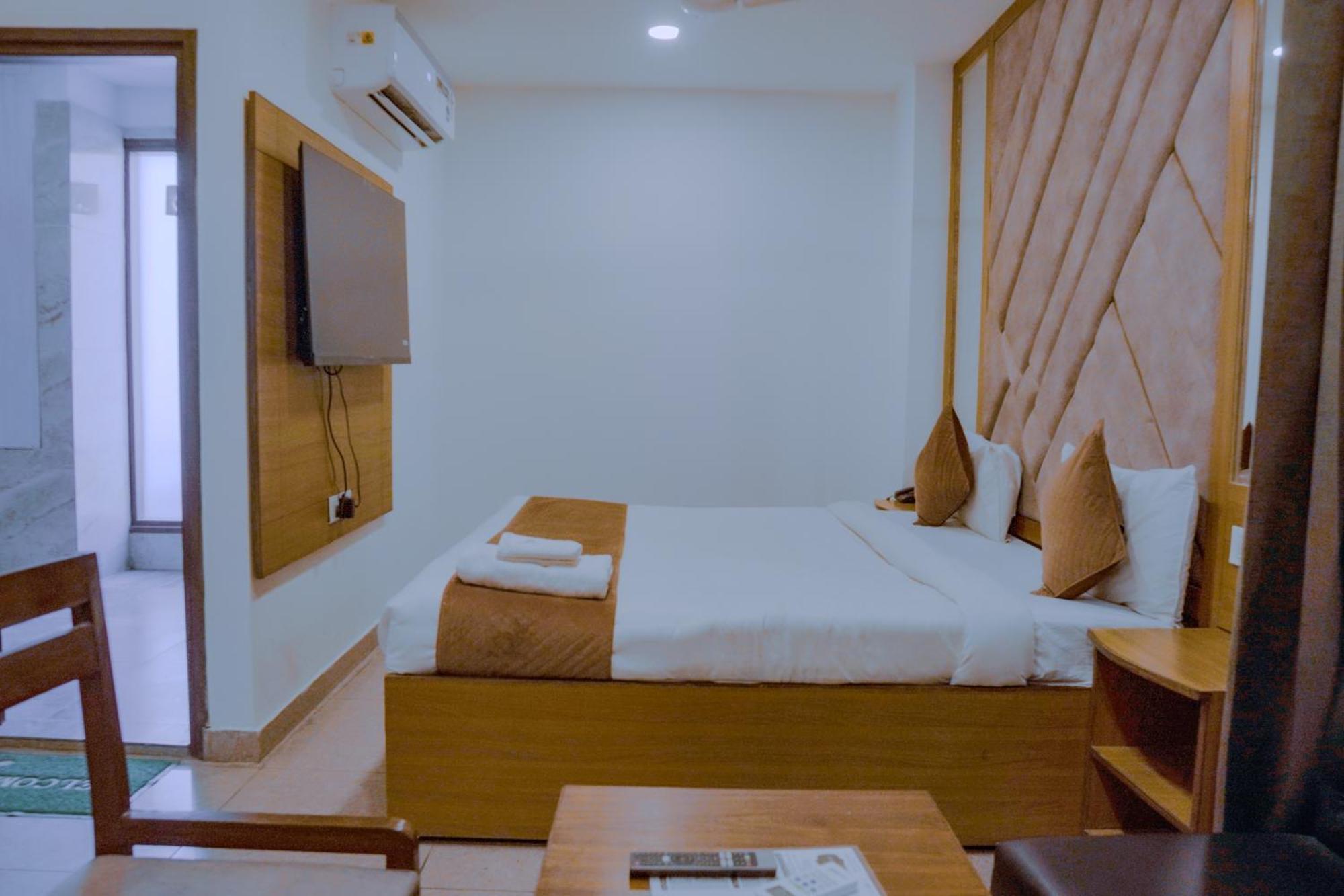 Hotel Lake View จัณฑีครห์ ภายนอก รูปภาพ