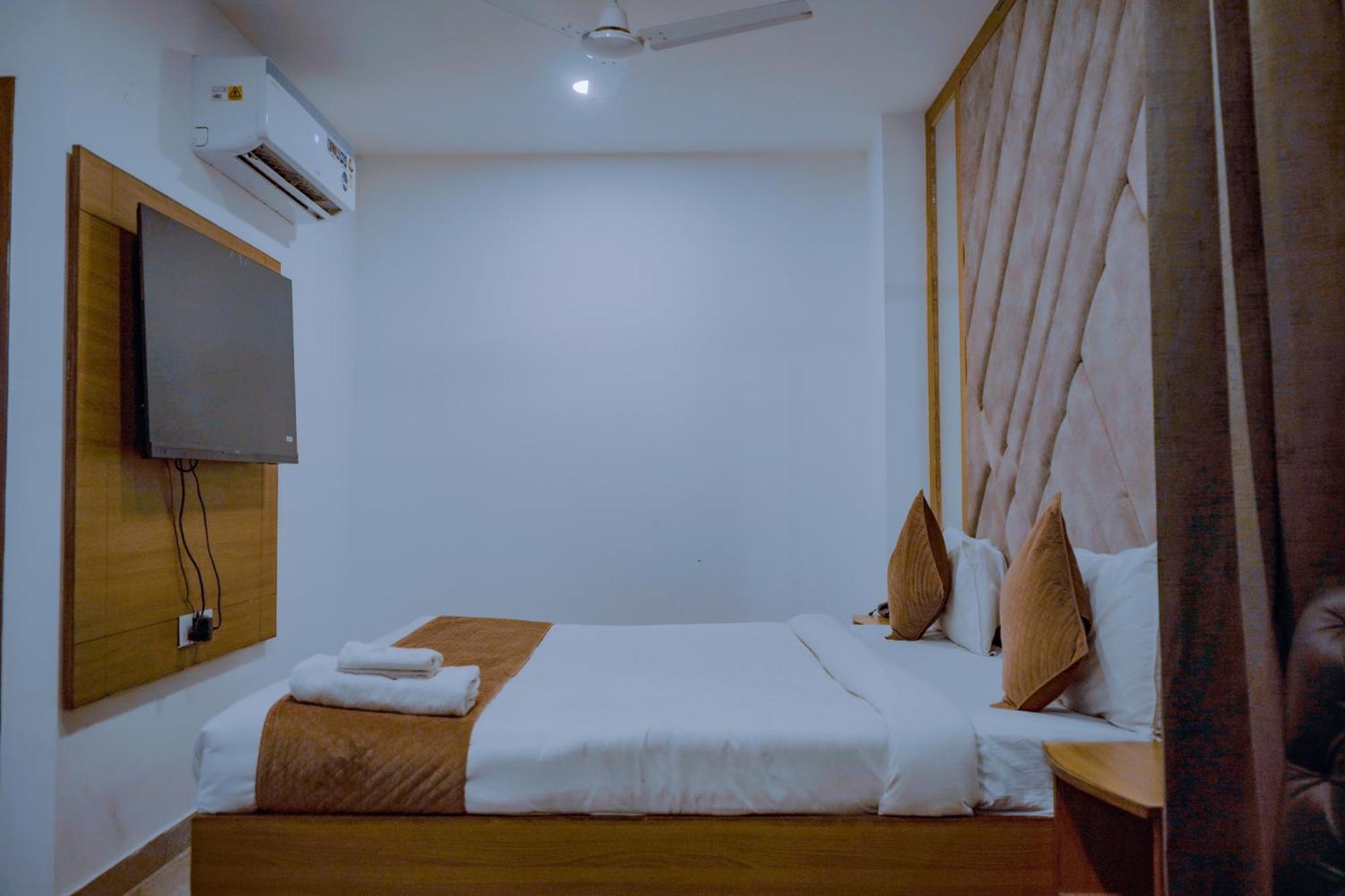 Hotel Lake View จัณฑีครห์ ภายนอก รูปภาพ