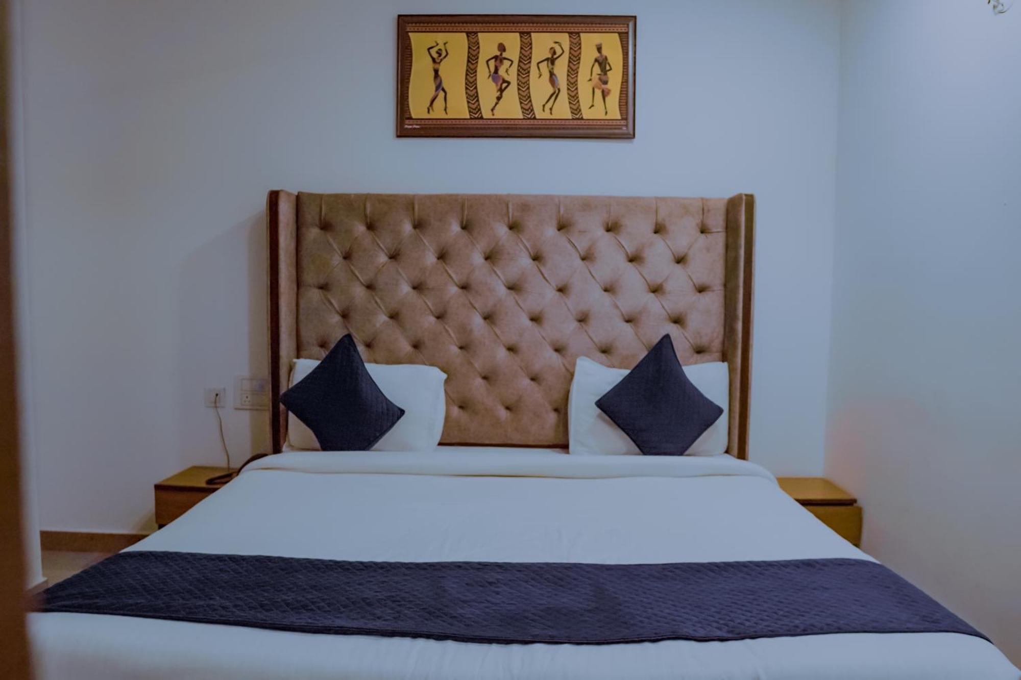 Hotel Lake View จัณฑีครห์ ภายนอก รูปภาพ